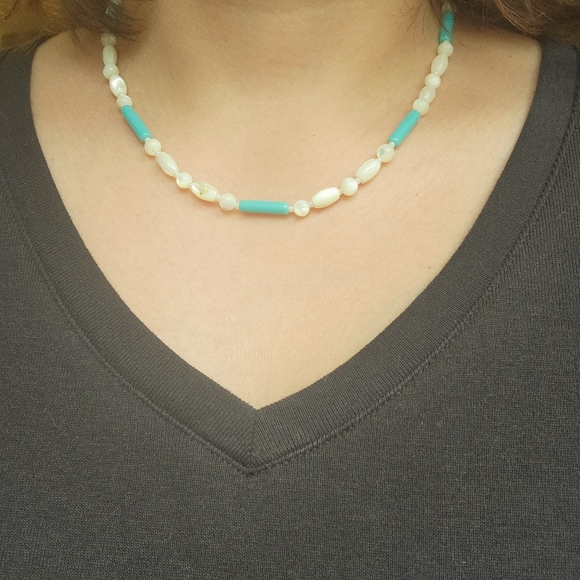 Vintage Dainty Mother of Pearl Shell Turquoise Bead Beaded Necklace - Picture 3 of 7